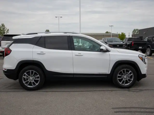 2024 GMC Terrain SLT - Lane Keeping Assist in Cars & Trucks in Belleville - Image 10