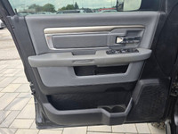 2017 Ram 2500 SLT Crew Cab 4x4 with the 6.4L Hemi V8 and only 88,000kms! Equipped with front bucket... (image 8)
