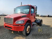 2005 FREIGHTLINER Business Class M2 106 Tractor Semi Truck