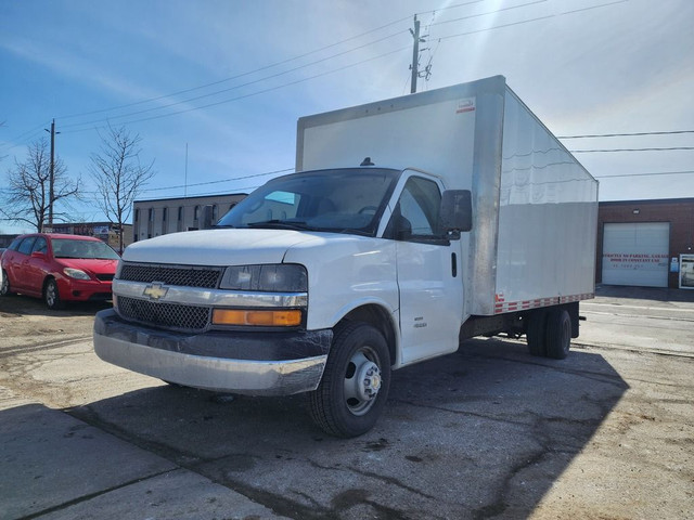  2021 Chevrolet Express G4500 - 18Ft Box - 6.6L V8 Gas - Factory in Cars & Trucks in City of Toronto - Image 4