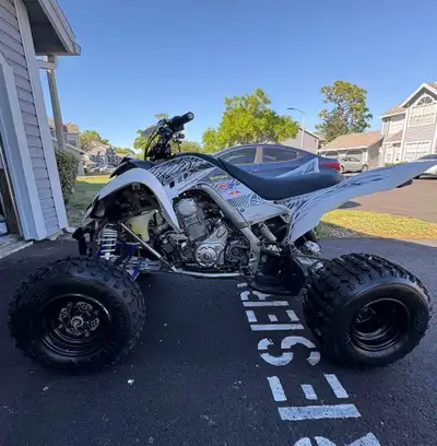 APPLY NOW: https://www.ridecollective.ca/get-pre-approved The 2010 Yamaha Raptor 700R is a high-perf...