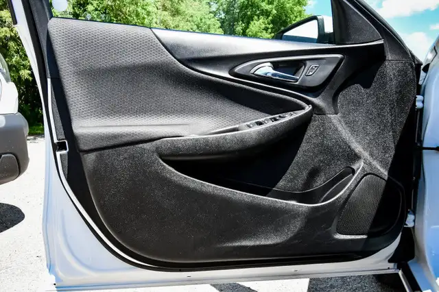 2023 Chevrolet Malibu LT • SUNROOF • HEATED SEATS • CP/AA in Cars & Trucks in Kingston - Image 10