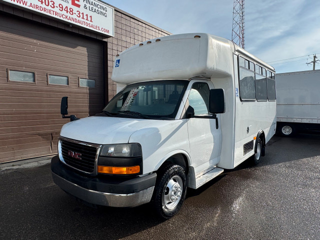 2014 GMC Savana 3500 12 Passenger Bus in Cars & Trucks in Calgary - Image 2