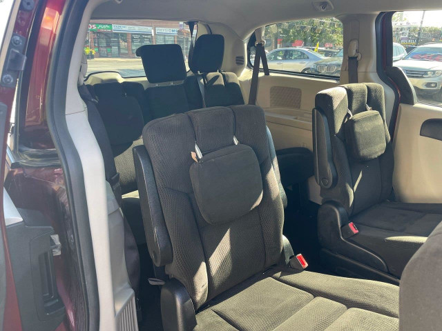 2017 Dodge Grand Caravan CVP/SXT SXT in Cars & Trucks in City of Toronto - Image 4