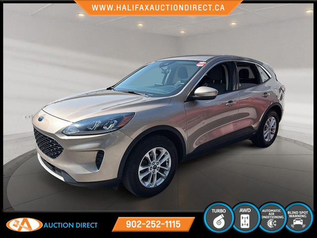 2020 Ford Escape SE 4x4! BACK UP CAMERA! LOW KMS! in Cars & Trucks in Bedford