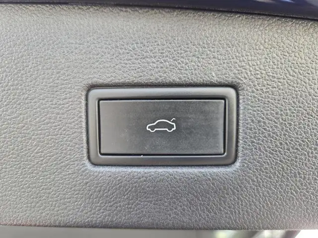 2022 Volkswagen Tiguan Comfortline in Cars & Trucks in Calgary - Image 7