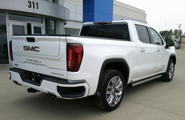 2024 GMC Sierra 1500 Denali 4WD/ ACCIDENT-FREE/ LOW KMS/ SUNROOF in Cars & Trucks in Regina - Image 4