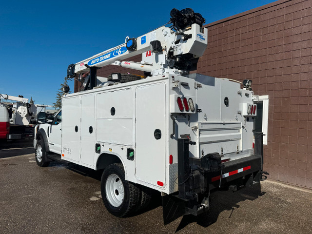 2017 Ford Super duty F-550 DRW XLT 4X4 SERVICE TRUCK VMAC CRANE in Cars & Trucks in Calgary - Image 3