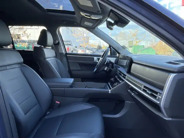 2025 Hyundai Santa Fe Luxury AWD, Sunroof, Leather, Remote Start dans Autos et camions dans Calgary - Image 34