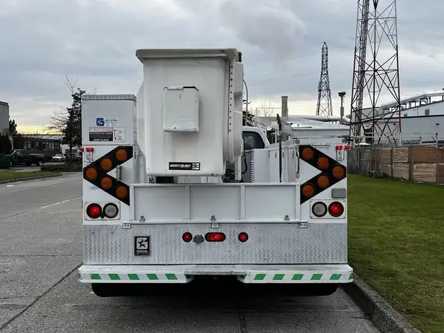 2001 ford F-450 SD Altec Service Truck Bucket Truck 2WD in Heavy Trucks in Richmond - Image 10