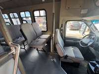 2006 Ford E-450 18 Passenger Bus 6.8L V10 Gas 148,309 KM RWD Wheelchair Ramp/Lift Interior Lighting,... (image 8)