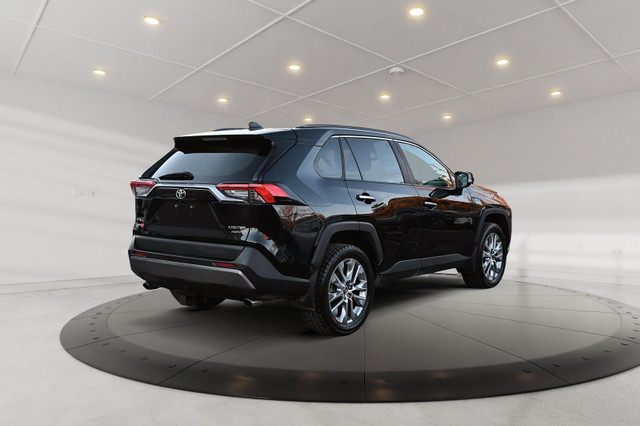 2019 Toyota RAV4 Limited + CUIR + TOIT + SIEGES CHAUFFANT LIMITE in Cars & Trucks in Longueuil / South Shore - Image 4