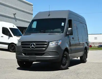 Engine: 2L TURBO 4cyl. L/100Km City: 0.0 L/100Km Hwy: 0.0 Safety Equipment Système antipatinage à to...
