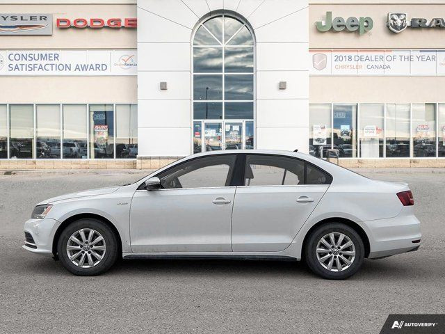 2016 Volkswagen Jetta Hybrid TSI DSG | Leather | Heated Seats in Cars & Trucks in Grande Prairie - Image 2
