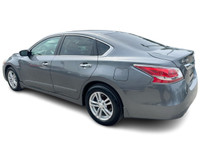 La Nissan Altima 2.5 2015 est une berline intermédiaire fiable, confortable et économique. Elle offr... (image 8)