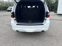 2ND-ROW FOLD/TUMBLE CAPTAIN CHAIRS -inc: 2nd-Row Mini Console w/Cup Holders 2nd-Row Seat Mounted Inb... (image 8)