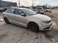 2013 Volkswagon Jetta TDI,2 set of tires,excellent conditions,3 previous owners, low kilometres,gas... (image 6)