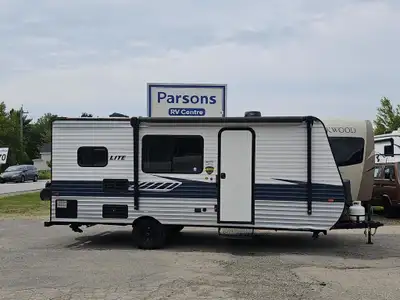 Nice light weight trailer with lots of room for maximum 6 sleepers.. Vehicle Information Provided by...