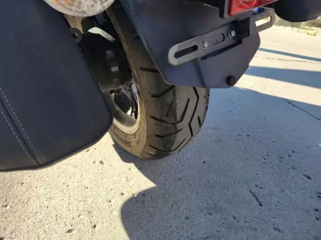 2016 Yamaha V-Star 950 Tourer in Sport Touring in Ottawa - Image 9