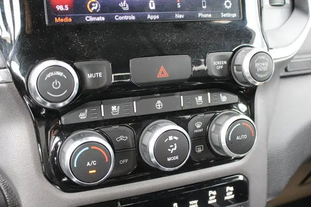 2021 Ram 1500 Laramie dans Autos et camions dans Calgary - Image 22