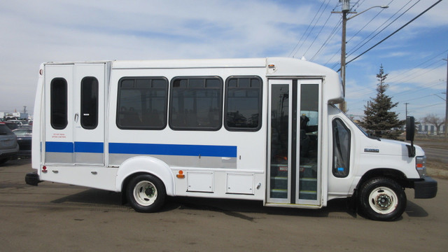 2012 Ford Econoline Commercial Cutaway 13 PASSENGER BUS in Heavy Equipment in Vancouver - Image 4