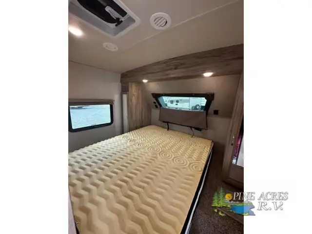 2019 Palomino SolAire Ultra Lite 240BHS in Travel Trailers & Campers in Truro - Image 19