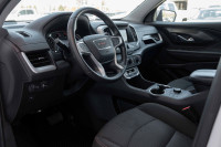 Discover our 2022 GMC Terrain SLE—where style meets versatility. This compact SUV features a sleek d... (image 7)
