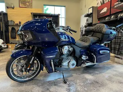 2025 Indian Pursuit 112 with the riding assistant package! Hill-hold assist, blind spot monitoring,...