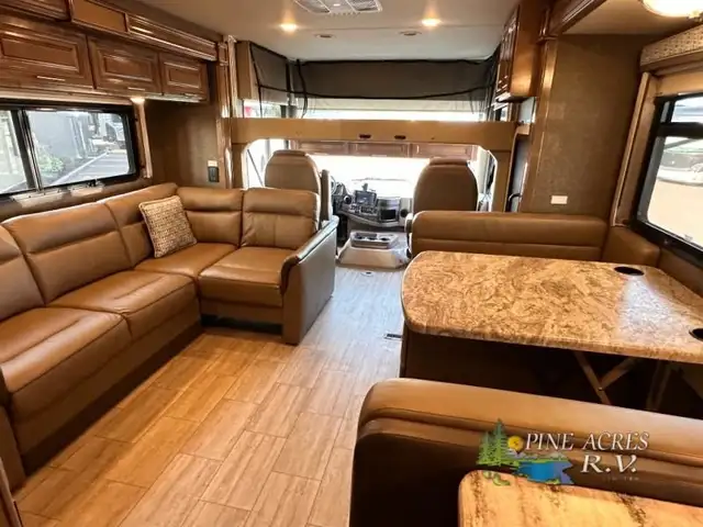 2020 Thor Motor Coach Challenger 37YT Washer & Dryer 12 k Miles in RVs & Motorhomes in Moncton - Image 43
