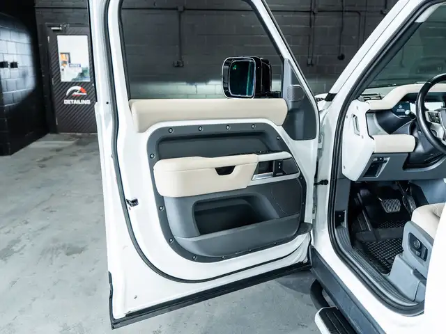 2023 Land Rover Defender 110 SE/PANO/360 CAM/MERIDIAN/CARPLAY/CL in Cars & Trucks in Mississauga / Peel Region - Image 10