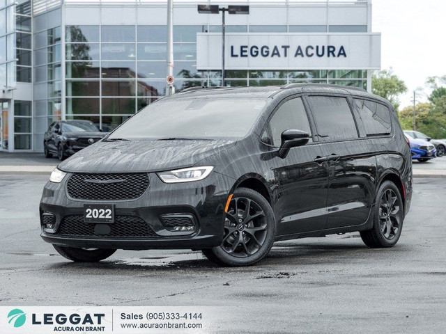 2022 Chrysler Pacifica Touring L FWD in Cars & Trucks in Hamilton
