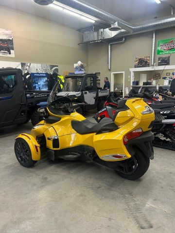 2013 Can-Am Spyder RT-S in Sport Touring in Winnipeg - Image 3