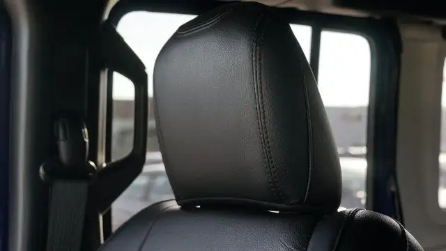 2019 Jeep Wrangler Unlimited Sahara 4x4 | Leather in Cars & Trucks in Guelph - Image 25