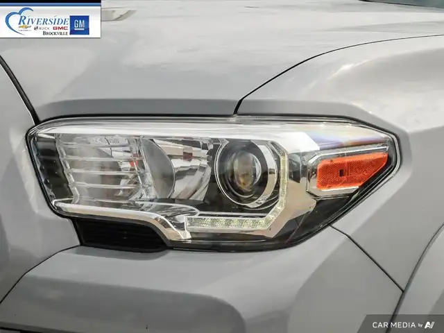 2020 Toyota Tacoma in Cars & Trucks in Brockville - Image 11