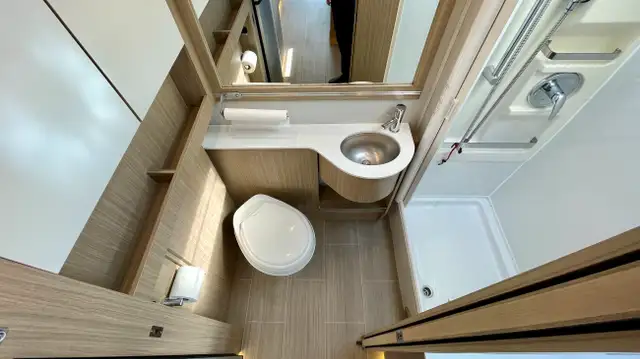 2018 LEISURE TRAVEL Wonder 24MB in RVs & Motorhomes in Victoria - Image 12