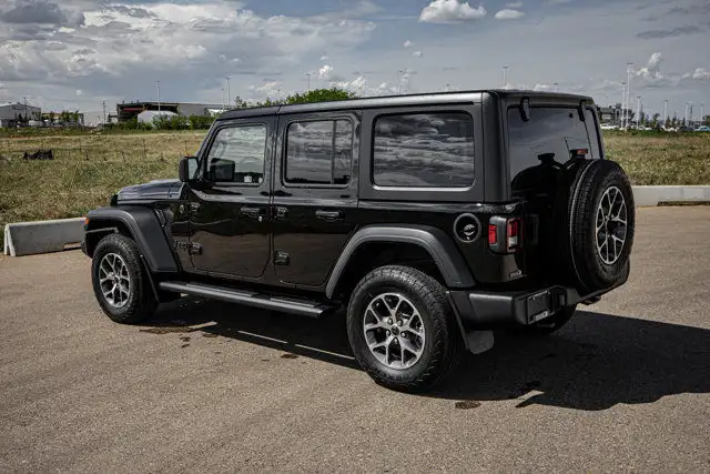 2024 Jeep Wrangler SPORT UNLIMITED 4X4 AUTOMATIC LOW LOW KMS in Cars & Trucks in Strathcona County - Image 3
