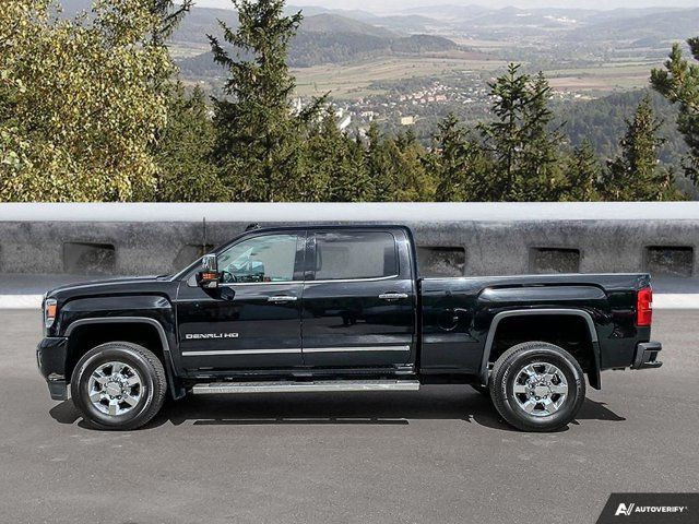 2015 GMC Sierra 3500HD Denali | 5th Wheel Hitch | Leather in Cars & Trucks in Cowichan Valley / Duncan - Image 2