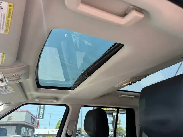 2011 Land Rover LR4 FULLY LOADED WITH NAVIGATION / BACK UP CAMER in Cars & Trucks in Ottawa - Image 15
