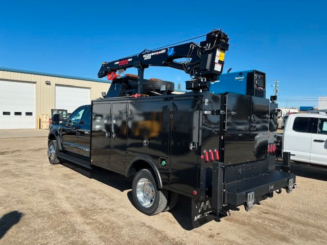 2024 Ford F-550 Crew XLT 4x4, Service Truck + Crane + Air Pak! in Cars & Trucks in St. Albert - Image 2