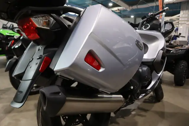 2014 Triumph Throphy SE Silver  in Street, Cruisers & Choppers in Edmonton - Image 3