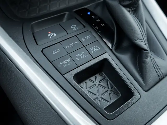 2024 Toyota RAV4 XLE XLE Premium, Dealer Maintained, Clean Ca... in Cars & Trucks in Markham / York Region - Image 17