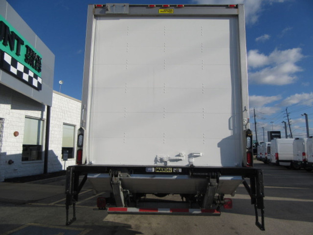 2023 Hino L7 CUMMINS 26FT BOX/PWR LIFT/EXTENDED WARRANTY in Cars & Trucks in Oakville / Halton Region - Image 4