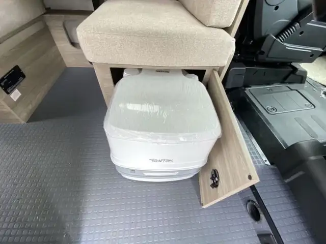2024 Winnebago Solis Pocket 36A in RVs & Motorhomes in Abbotsford - Image 34