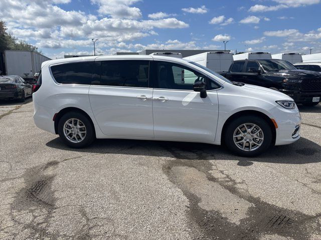 2026 Chrysler Pacifica Select in Cars & Trucks in Mississauga / Peel Region - Image 4