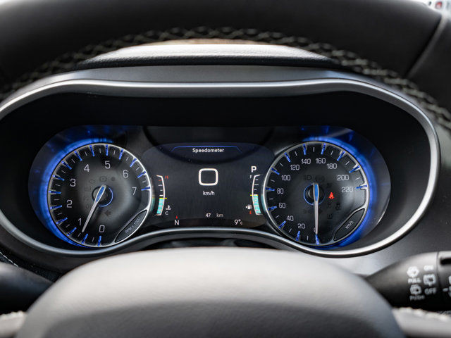 2025 Chrysler Pacifica Select in Cars & Trucks in Barrie - Image 3