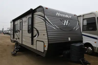 You’re looking forward to the friend camping trip and this no-slide 2018 Hideout 22RBWE travel trail...