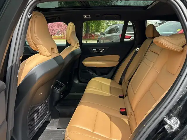 2019 Volvo V60 Cross Country Momentum in Cars & Trucks in Calgary - Image 14