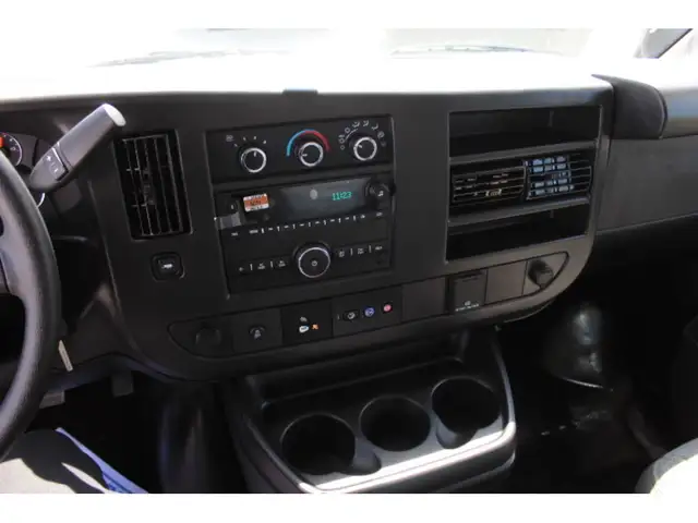 2025 GMC Savana CUBE 12 PIEDS ROUE SIMPLE 6.6 LITRES 117 KM in Cars & Trucks in Laval / North Shore - Image 15