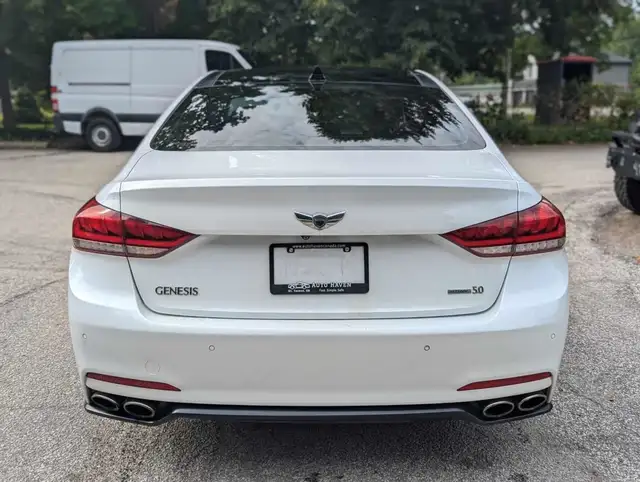 2015 Hyundai Genesis Ultimate dans Autos et camions dans London - Image 5