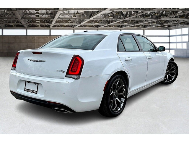 2015 Chrysler 300 S | Leather | PanoRoof | Beats Audio | RWD in Cars & Trucks in Mississauga / Peel Region - Image 4